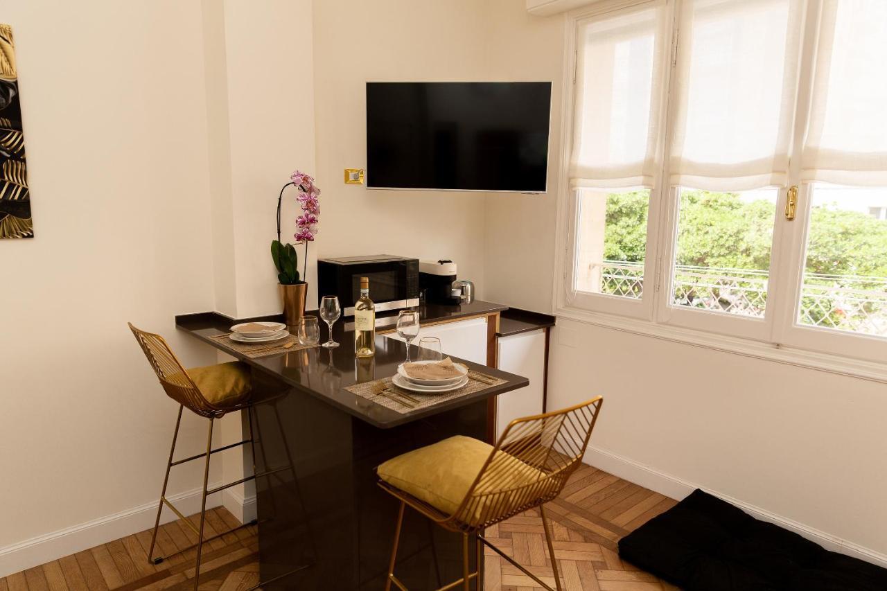 Apartment Maison D'or Genoa